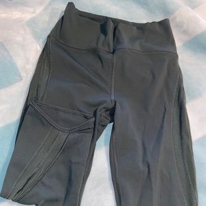 LULULEMON - pale green capris